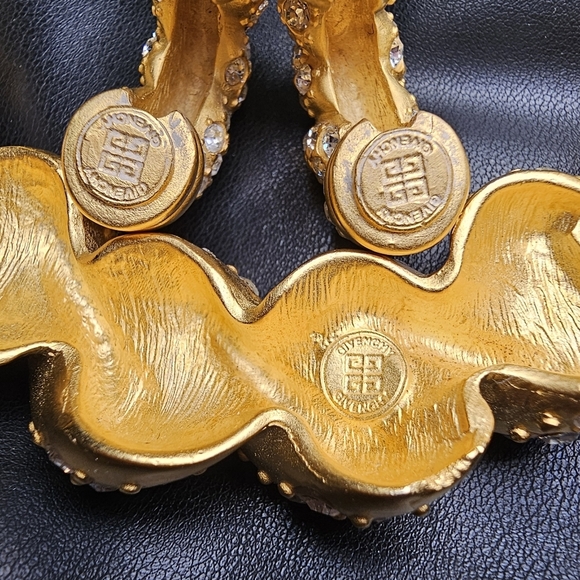 AUTHENTIC Givenchy Vintage Chunky Gold Necklace with Matching Clip On Earrings - Picture 9 of 10